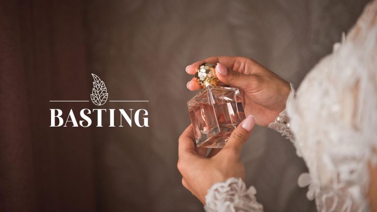 عطر شیرین در دست عروس